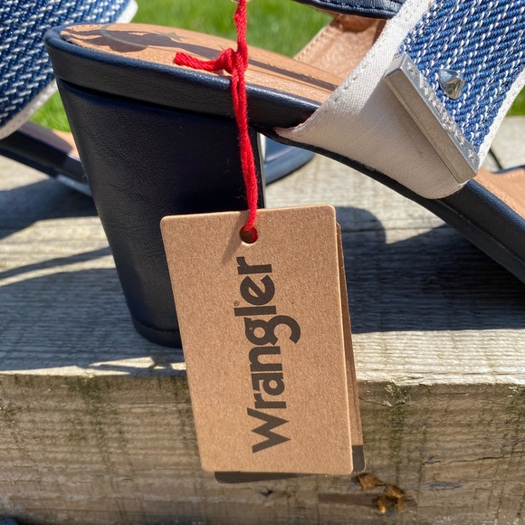 BNWT Boxed Wrangler Size 6 Sunny Dayla Block Heeled Sandals White Chunky Straps - Picture 13 of 15